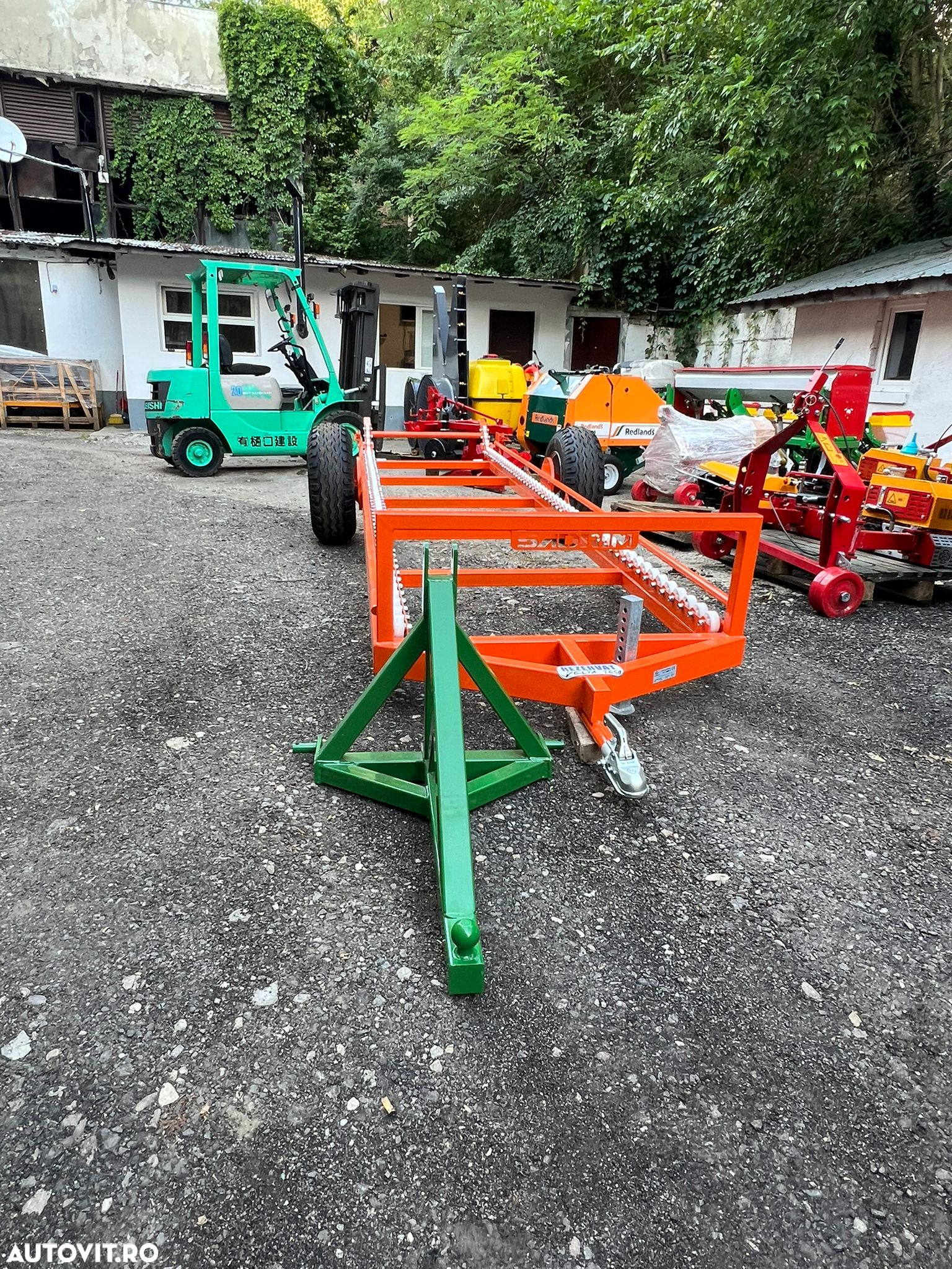 Altul Platforma pentru transportat containere in livada Sadrim - 2