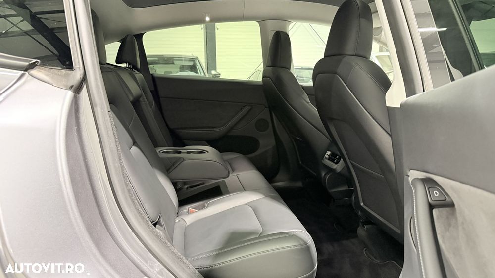 Tesla Model Y Performance Dual Motor AWD - 32