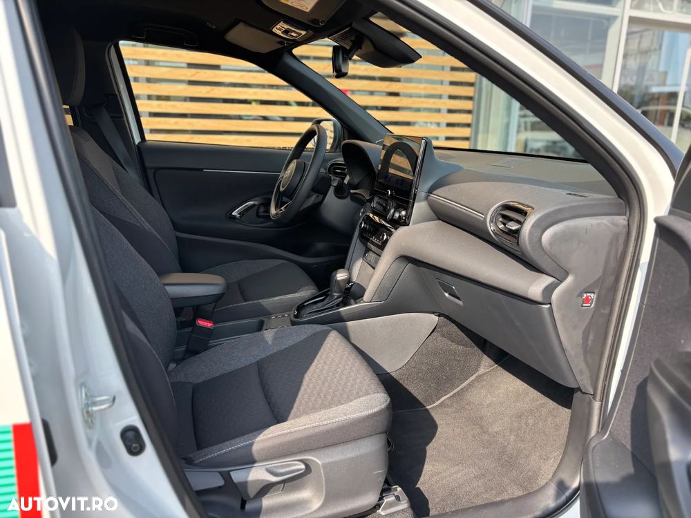 Toyota Yaris Cross 1.5 VVT-i HSD 4x2 Dynamic - 9