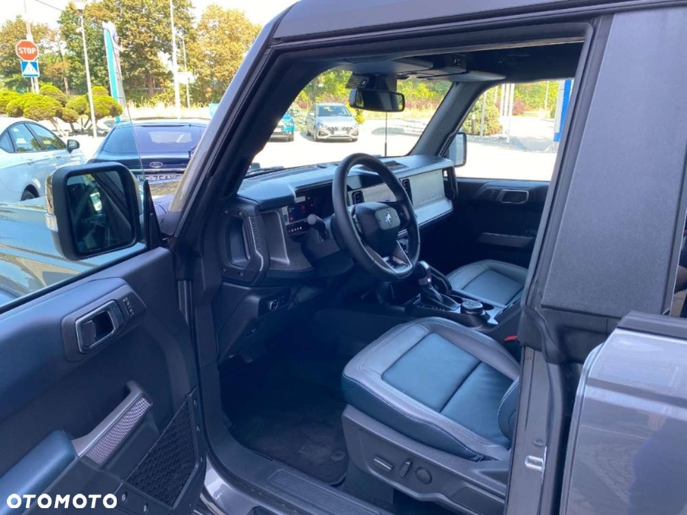 Ford Bronco - 8