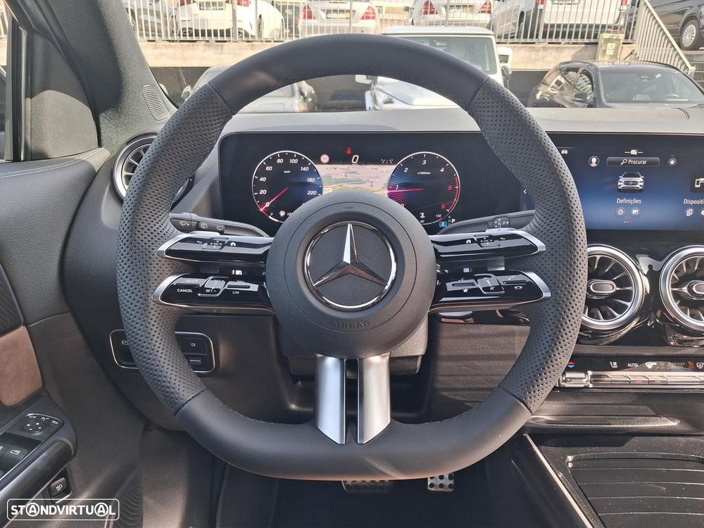 Mercedes-Benz GLA 180 d AMG Line - 23