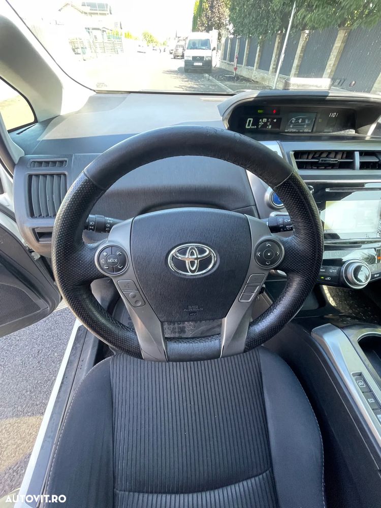 Toyota Prius+ (Hybrid) - 10