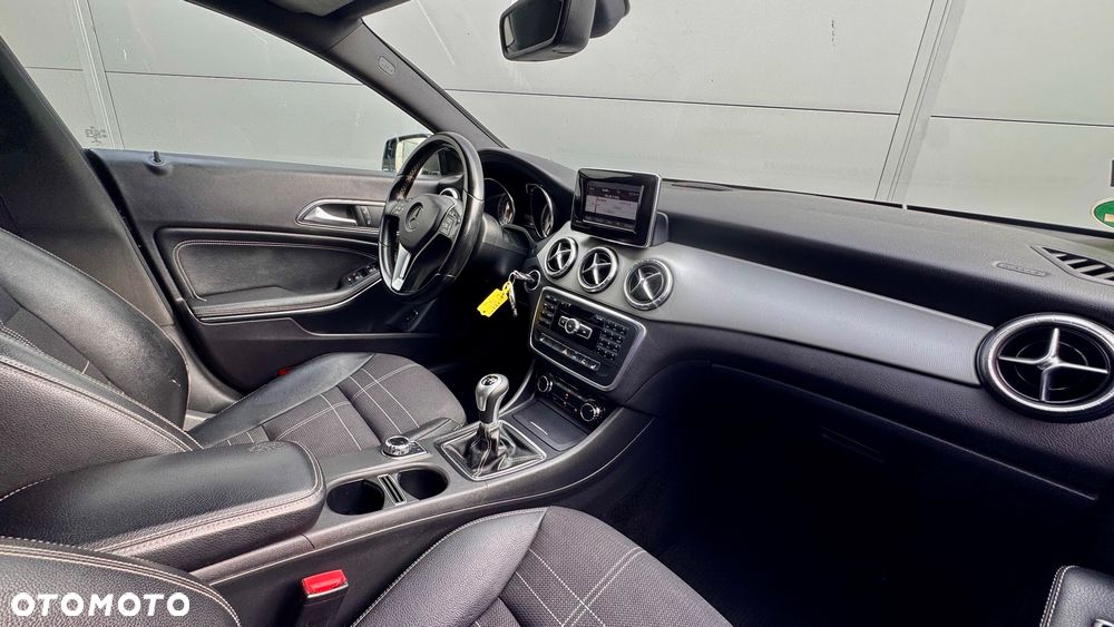Mercedes-Benz CLA 200 AMG Line - 34