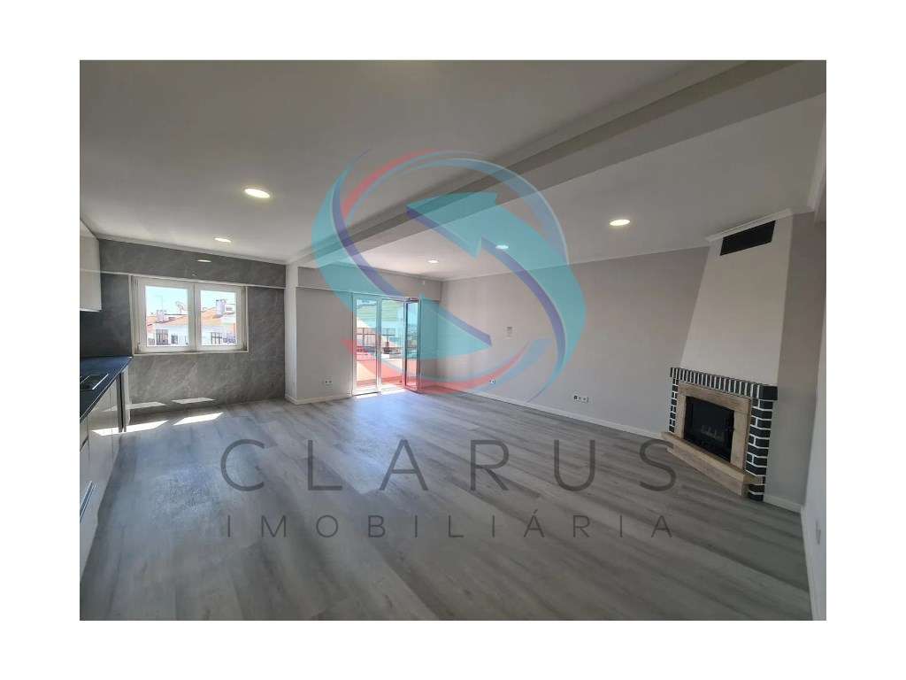 Apartamento T4 totalmente remodelado - Grande imagem: 3/15