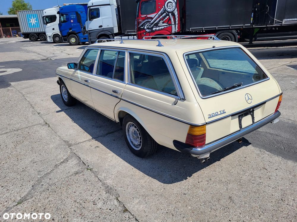 Mercedes-Benz W123 - 2