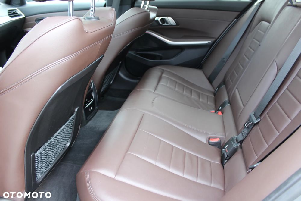 BMW Seria 3 330i xDrive M Sport - 12