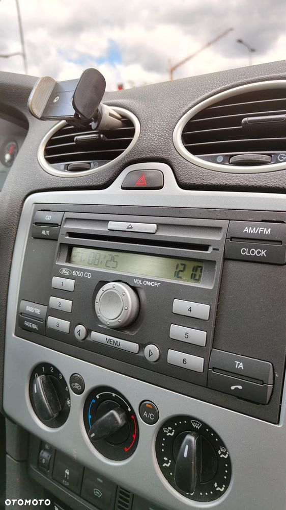 Ford Focus 1.6 16V Trend - 14