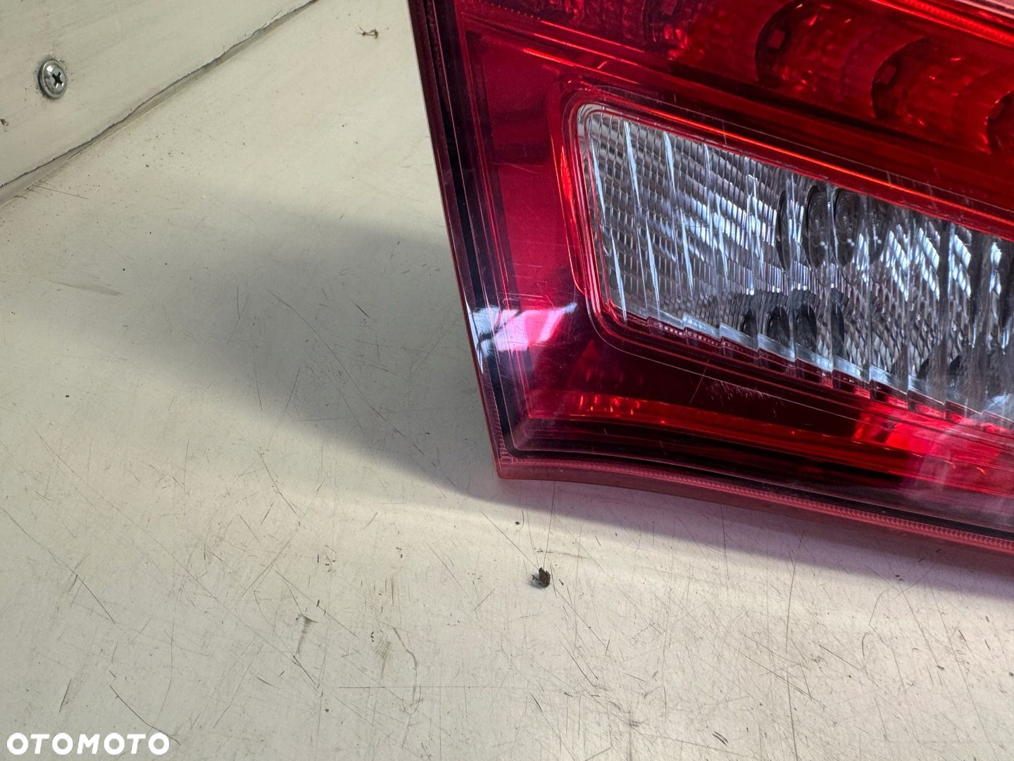 ALFA ROMEO GIULIETTA LAMPA LEWY TYŁ W KLAPĘ 50513401 - 2