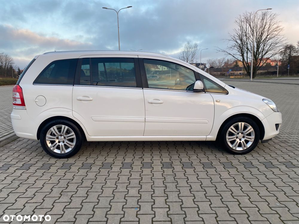 Opel Zafira 1.8 Family Plus - 2