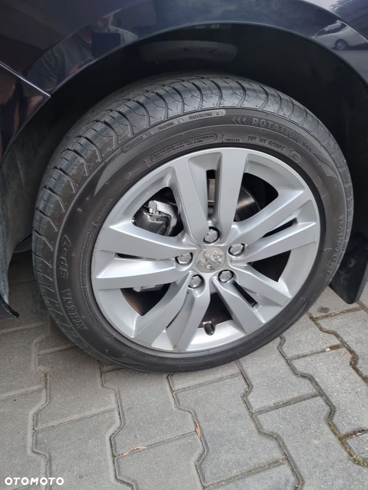 Peugeot 308 1.6 BlueHDi Allure S&S - 28