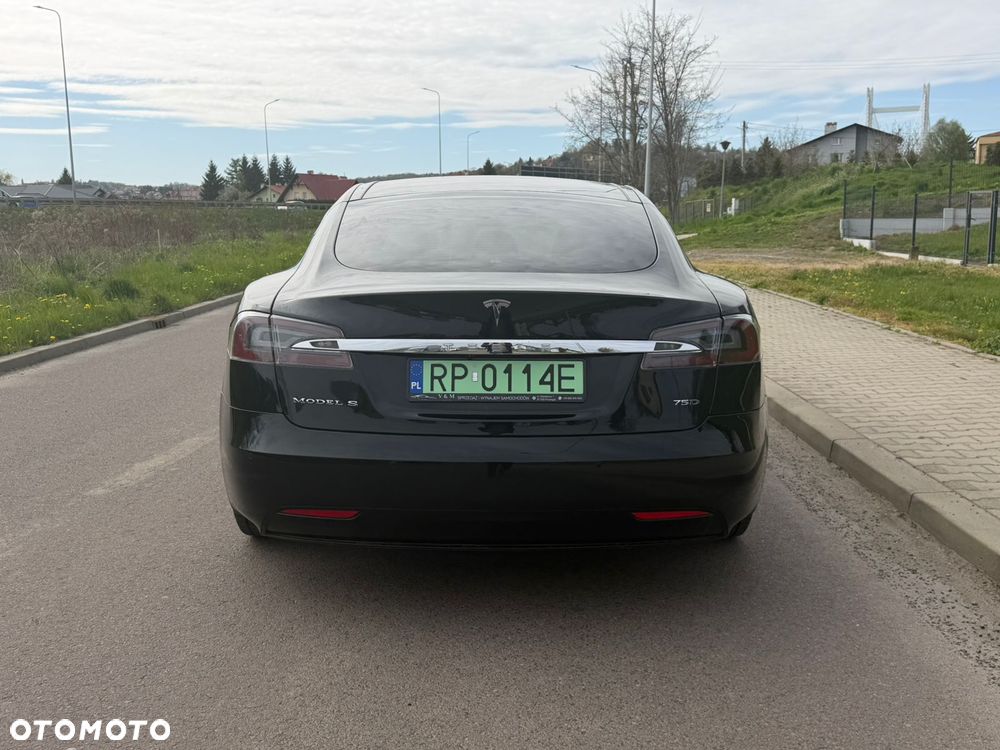 Tesla Model S - 11