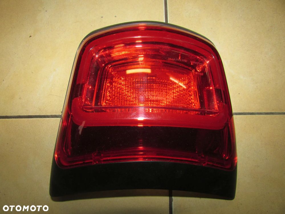 Vespa GTV 300 hpe 2024 lampa tył - 1