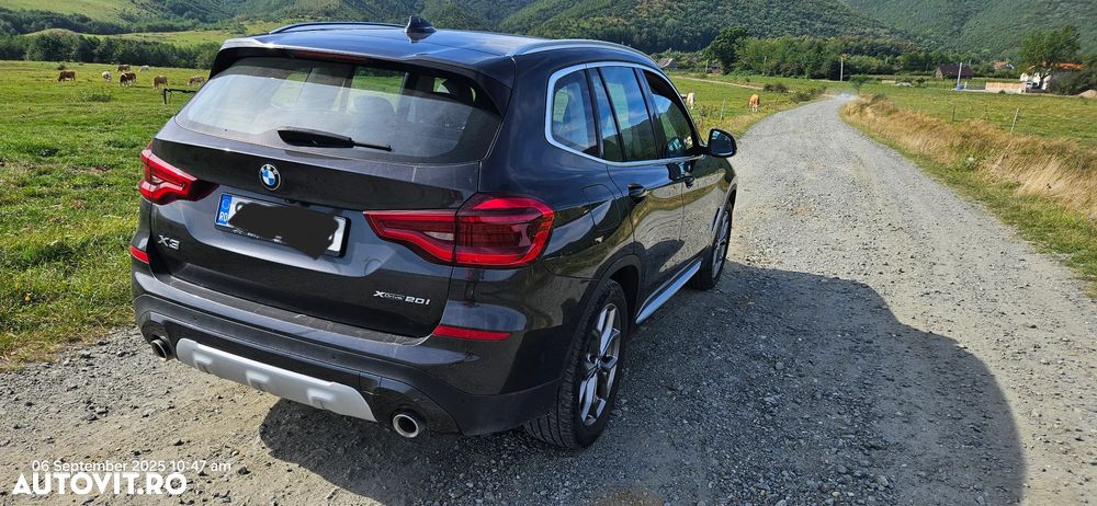 BMW X3 xDrive20i Aut. Advantage - 2