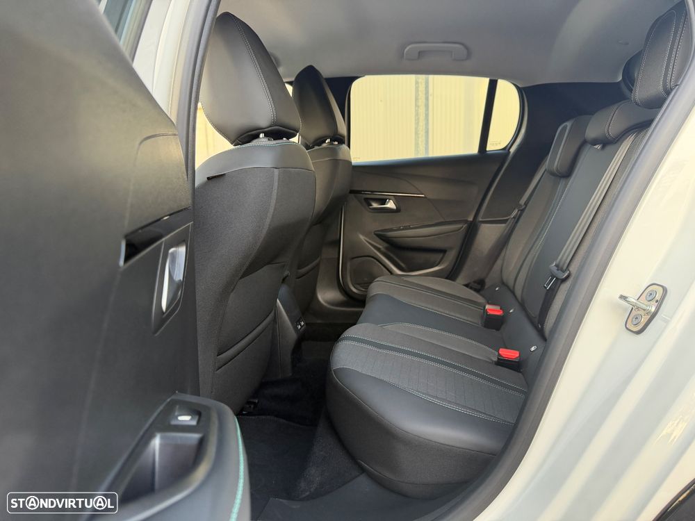 Peugeot e-208 Allure Pack - 10