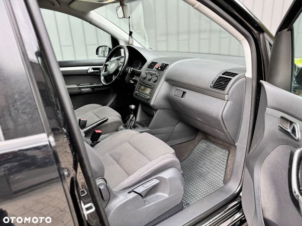 Volkswagen Touran 2.0 TDI Highline - 11