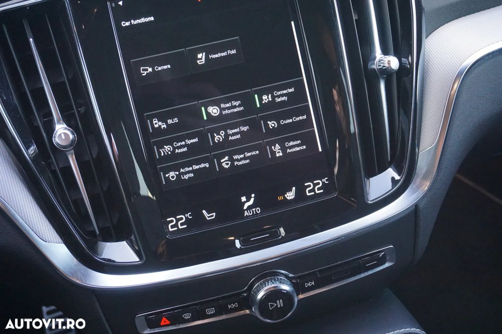 Volvo V60 T6 AWD Recharge Geartronic RDesign - 18