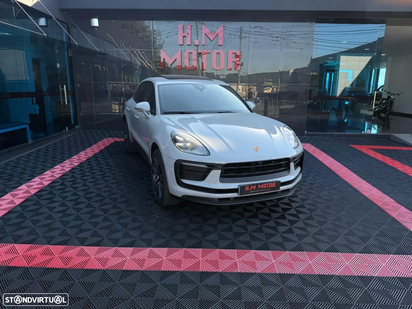 Porsche Macan Standard - 1