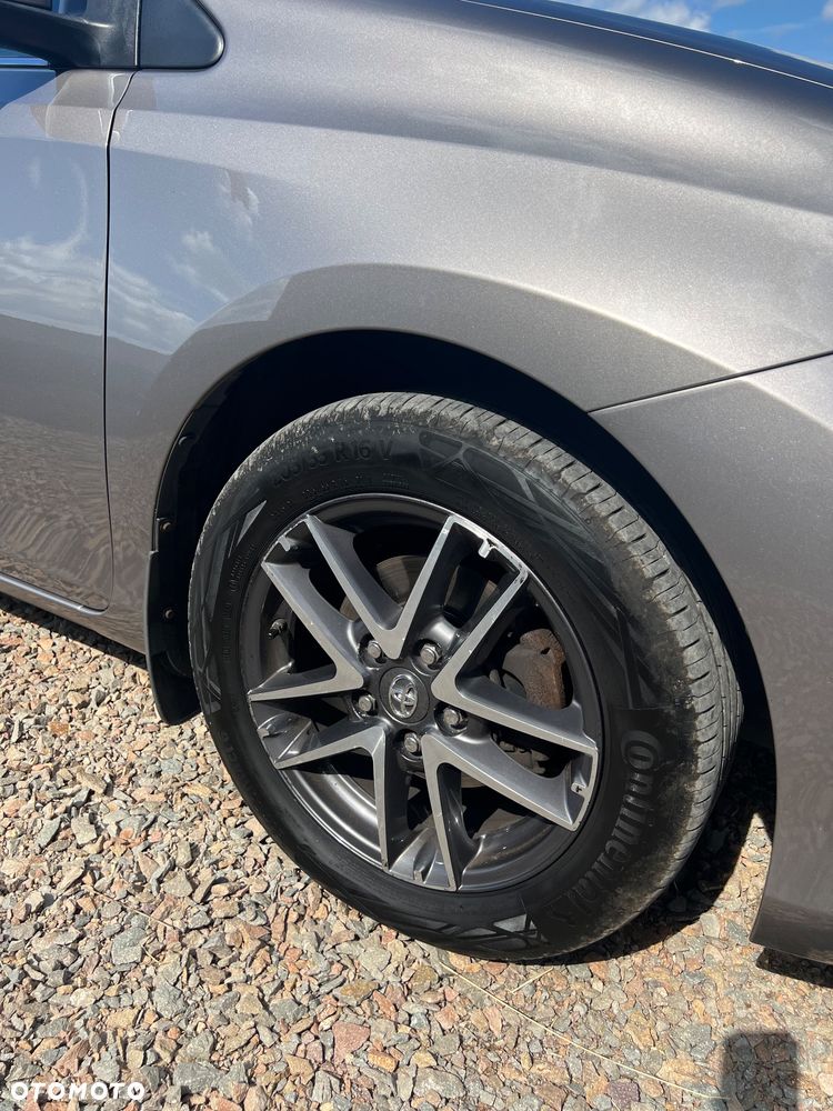 Toyota Auris - 15