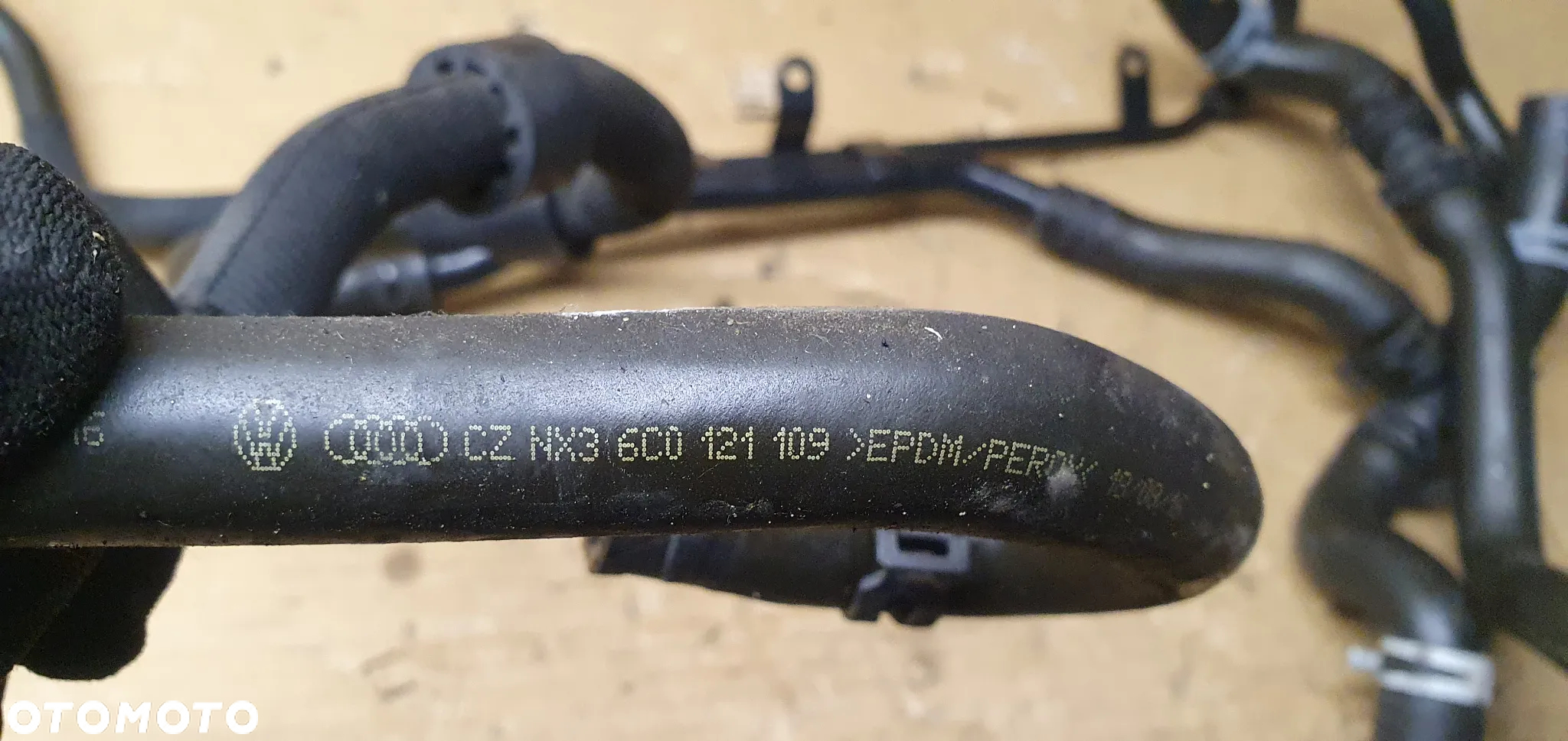 Przewód wąż wody rurka VW Polo V 6R 1.0 3C0121109 - 9