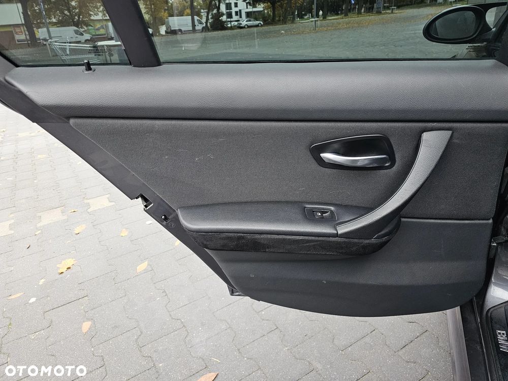 BMW Seria 3 320i - 17