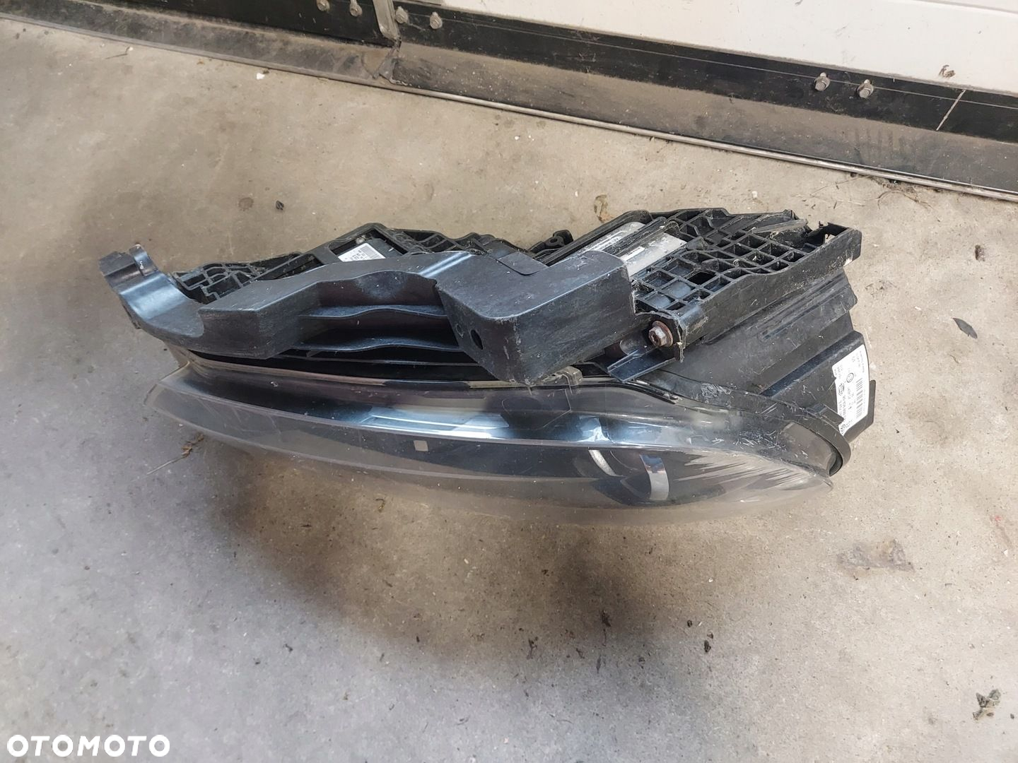 LAMPA PRZÓD PRAWA BI-XENON CZARNA VW GOLF 6 VI R20 08-12 5K1941752E - 7
