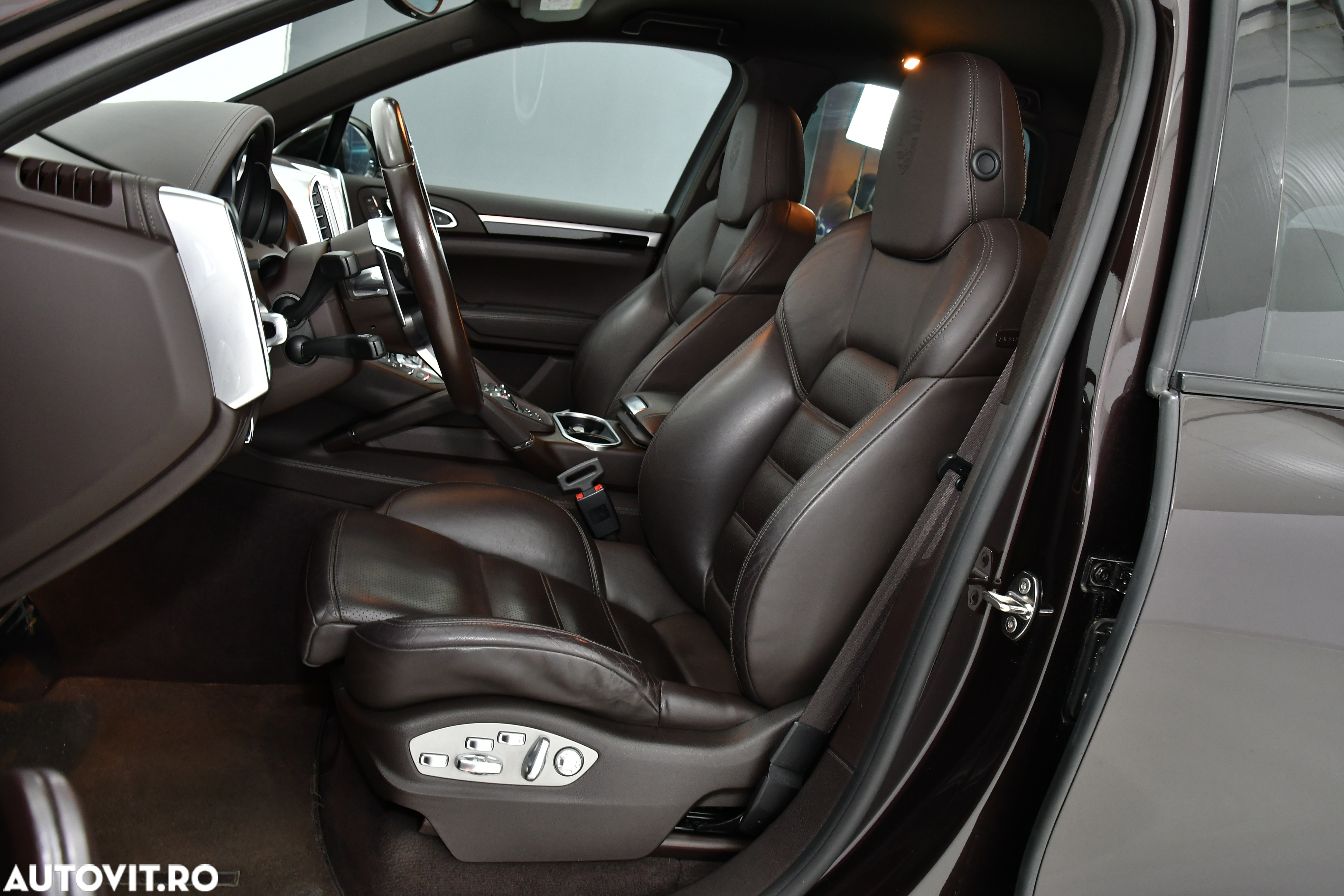 Porsche Cayenne 3.0 L - 6