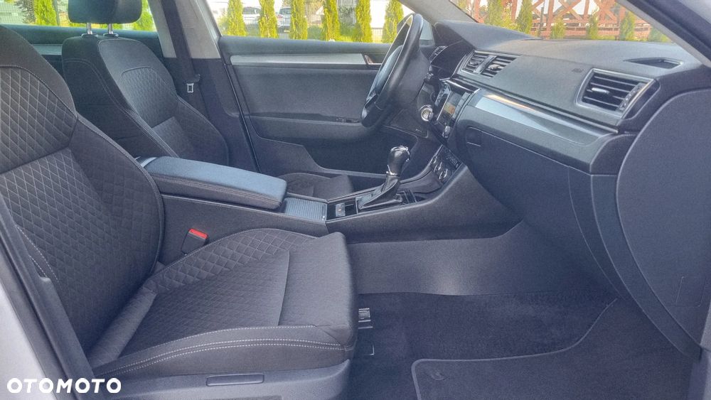 Skoda Superb 2.0 TDI DSG Premium Edition - 23