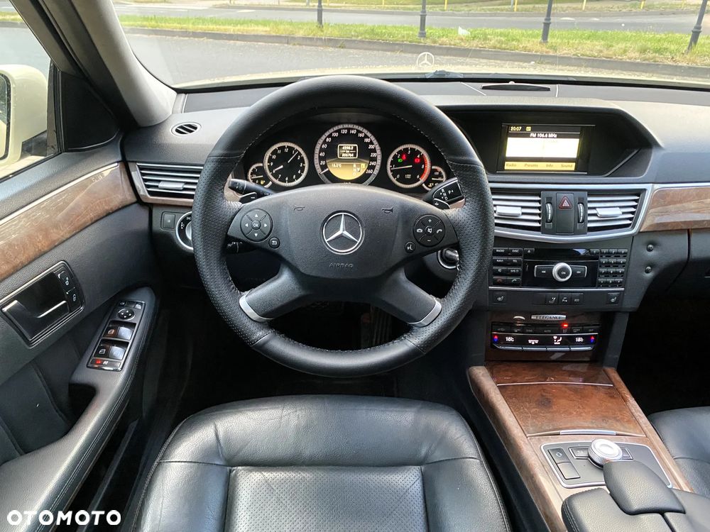 Mercedes-Benz Klasa E 200 BlueTEC 7G-TRONIC Elegance - 8