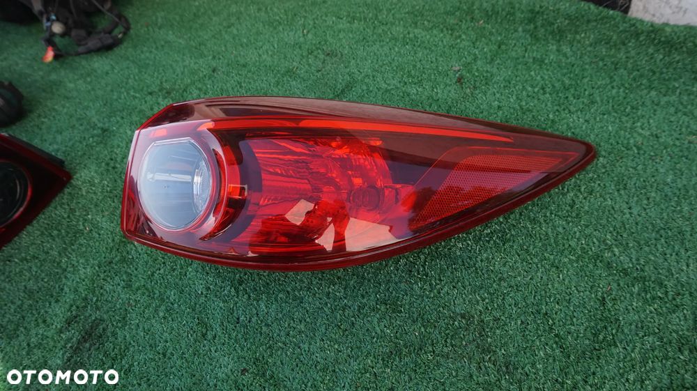 Mazda 3 BM sedan lampa prawa  kompletna - 2