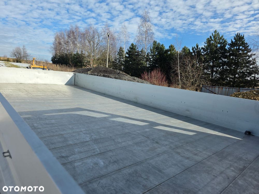 Zabudowa skrzyniowa / platforma – Mercedes Sprinter – 4,95 x 2,10 m - 12