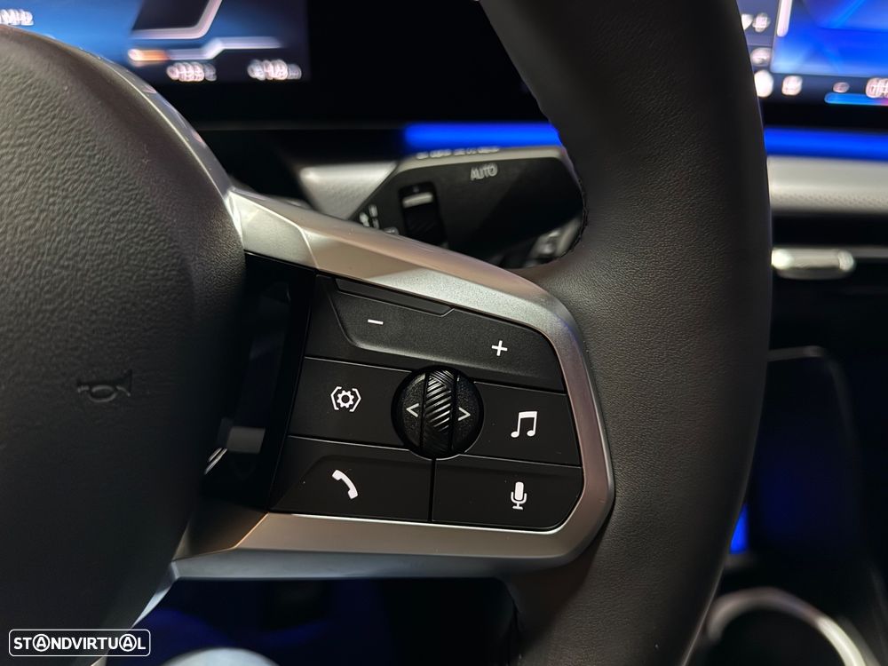 BMW iX2 eDrive20 Pack Desportivo M - 15