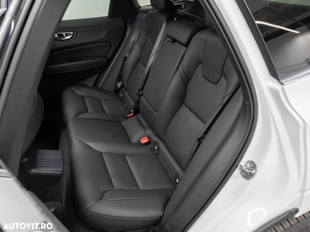 Volvo XC 60 Recharge T6 AWD AT Core - 30