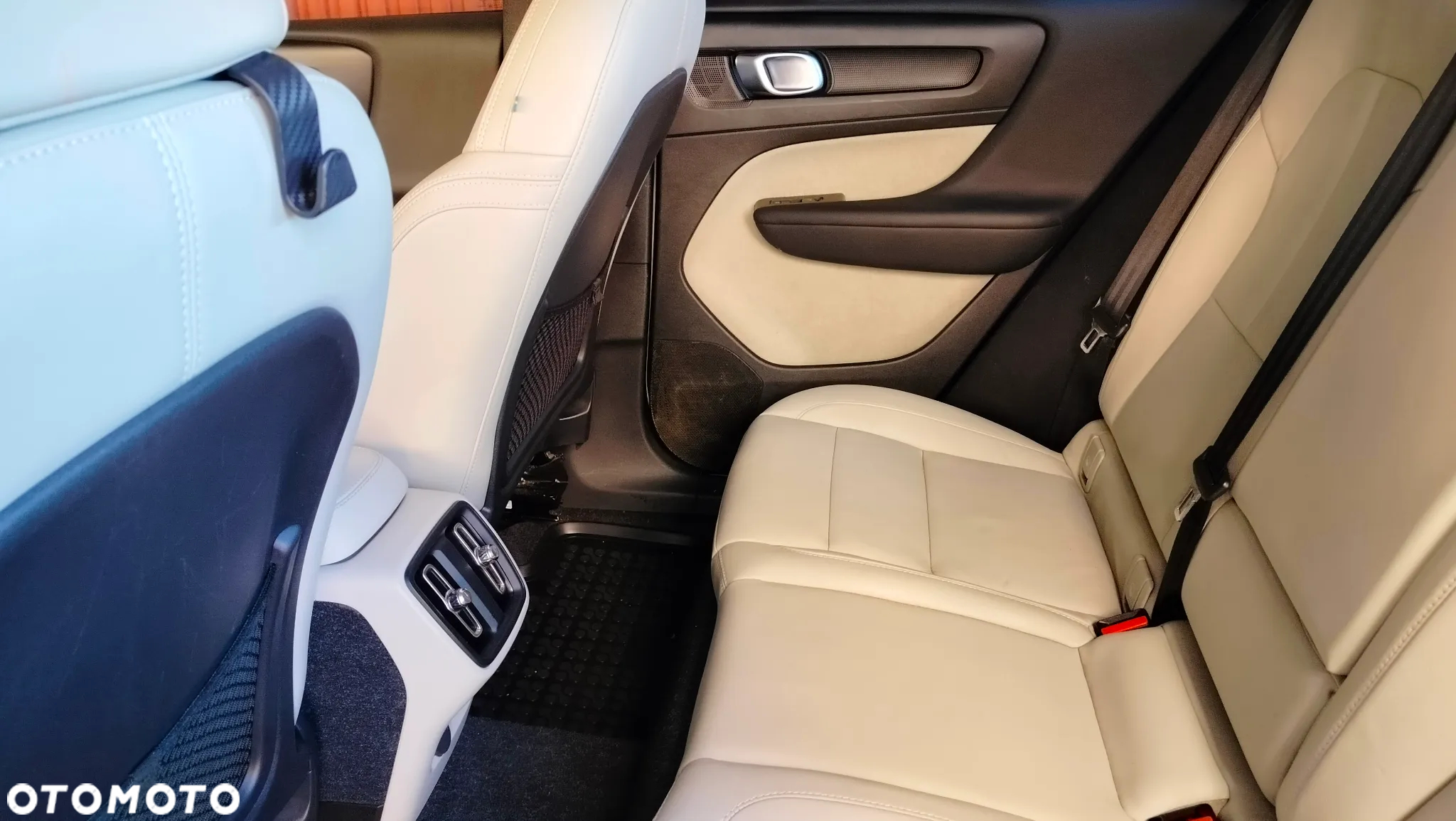 Volvo XC 40 T5 AWD Momentum Pro - 36
