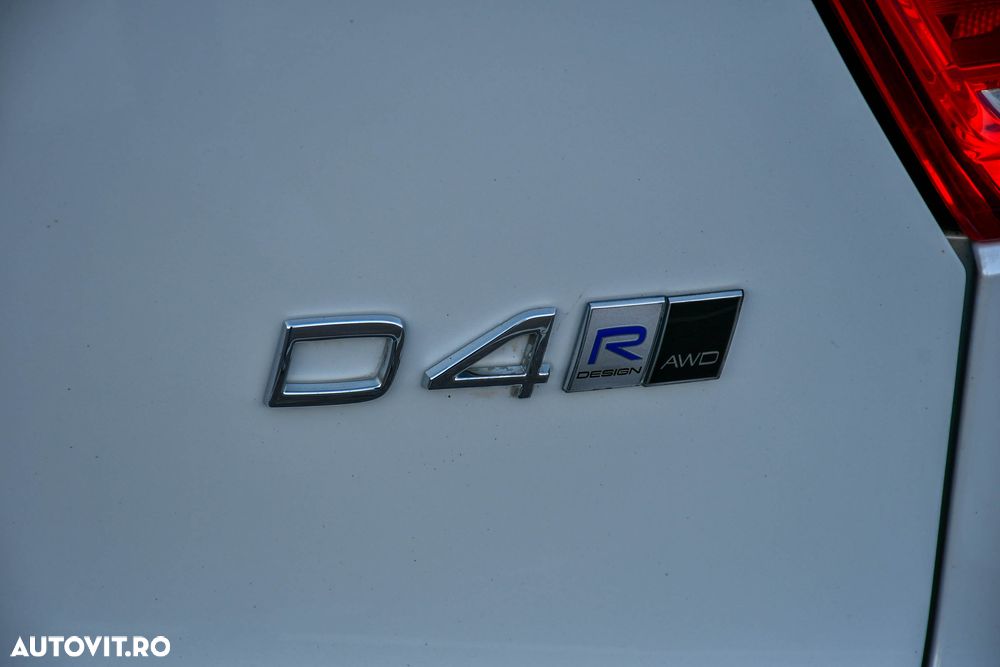 Volvo XC 40 D4 AWD Geartronic R-Design - 26