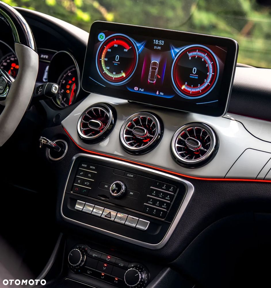 Mercedes-Benz CLA 180 7G-DCT AMG Line - 39