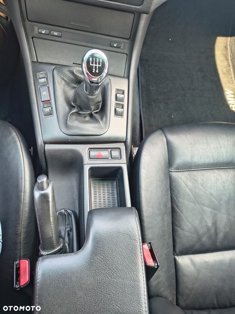 BMW Seria 3 330ix - 24