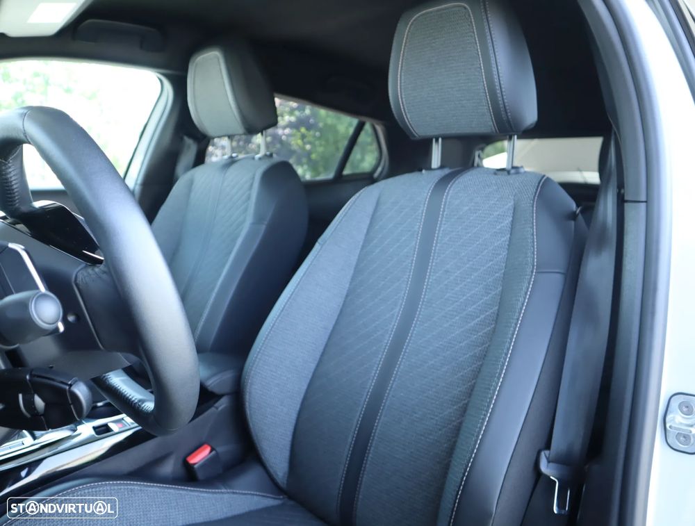 Peugeot 2008 1.2 Hybrid Allure e-DCS6 - 28