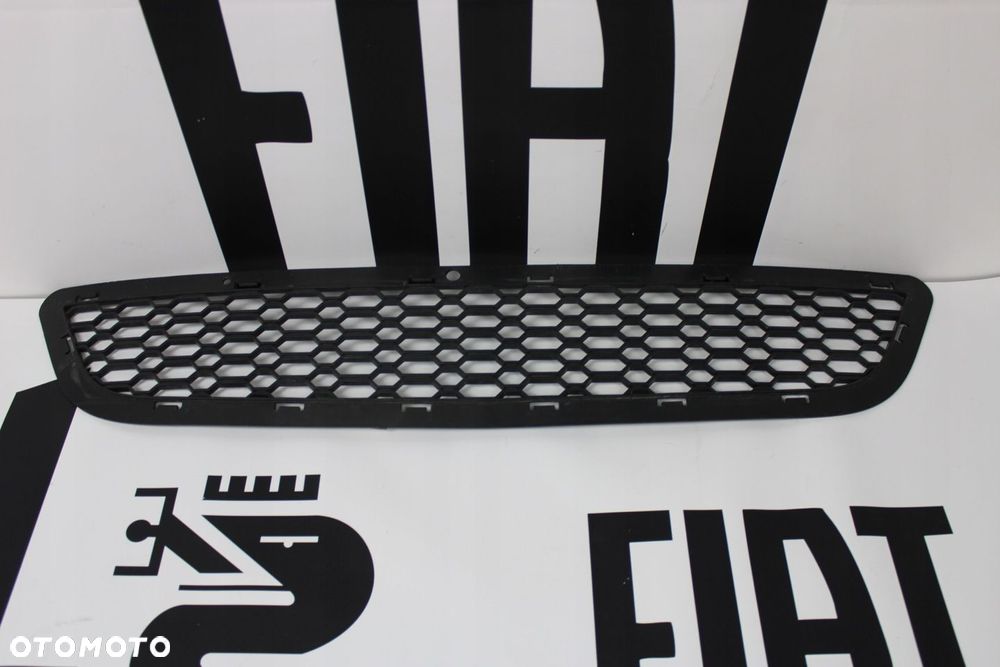 KRATKA ŚRODKOWA PRZEDNIEGO ZDERZAKA FIAT FREEMONT 55000809AB - 2