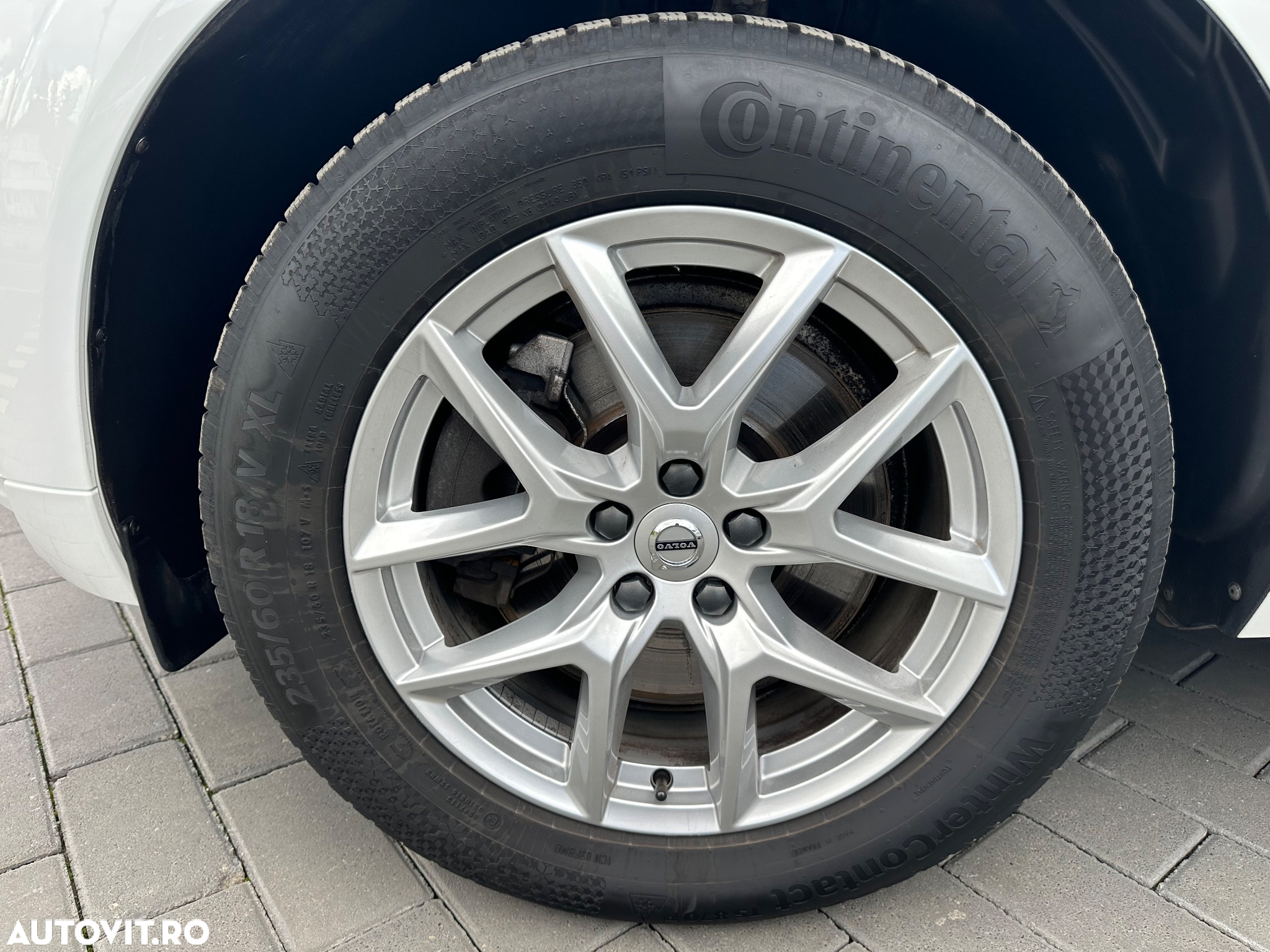 Volvo XC 60 B4 MHEV AT8 FWD Momentum Pro - 28