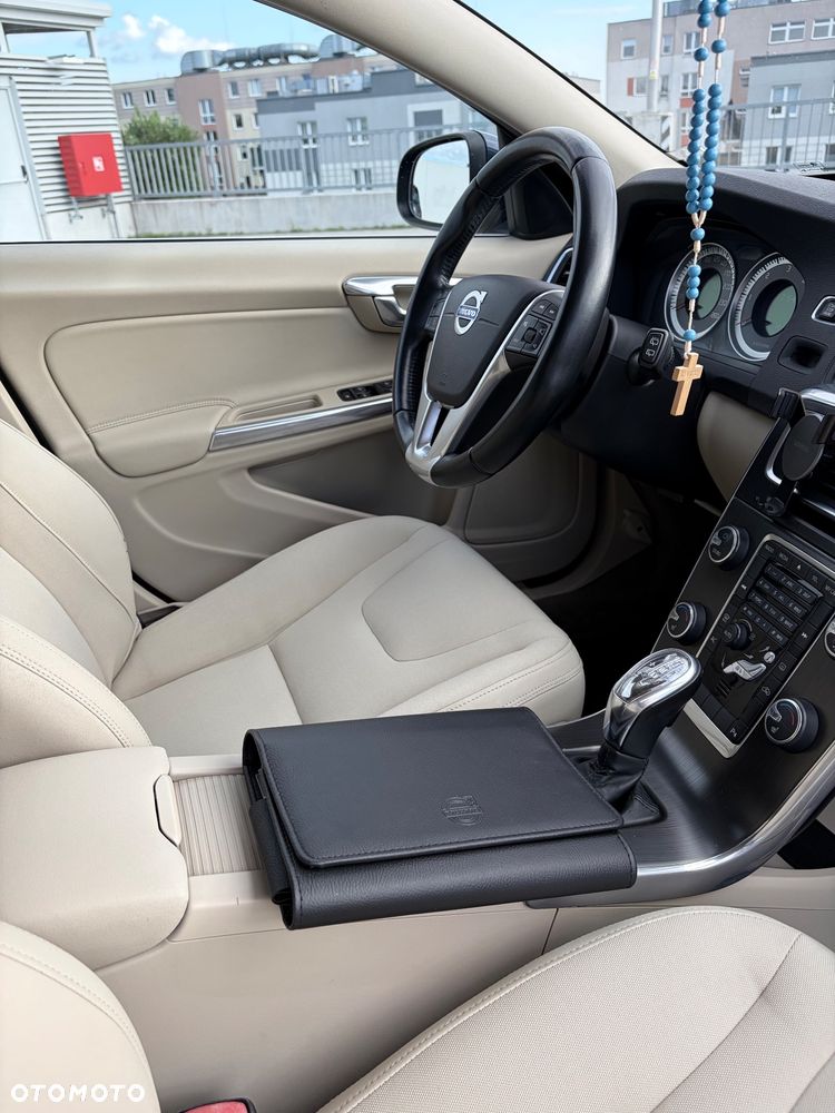 Volvo V60 D4 Geartronic Momentum - 28