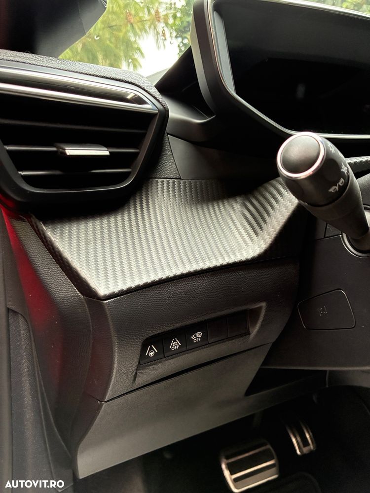 Peugeot 208 1.2 L PureTech STT EAT8 GT Line - 9