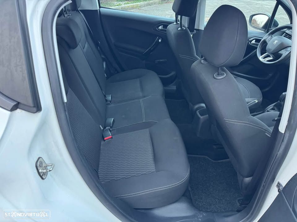 Peugeot 208 1.6 e-HDi Active - 4