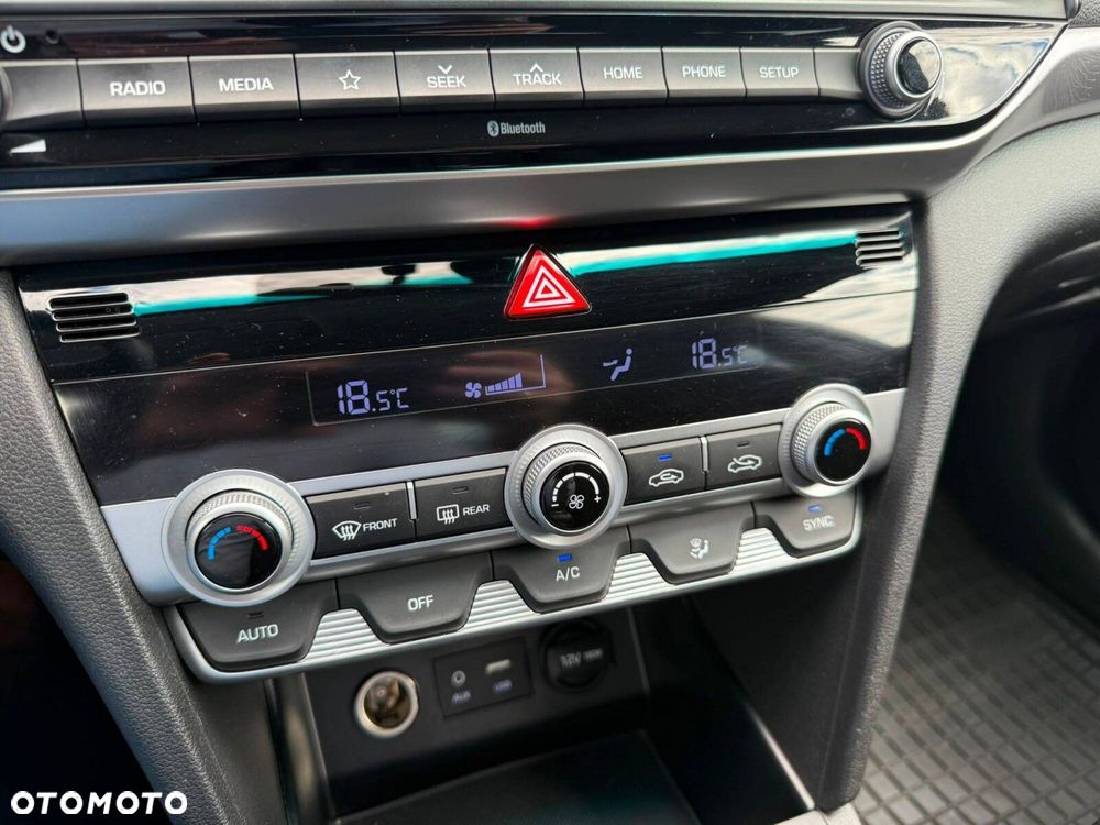 Hyundai Elantra 1.6 Comfort - 30
