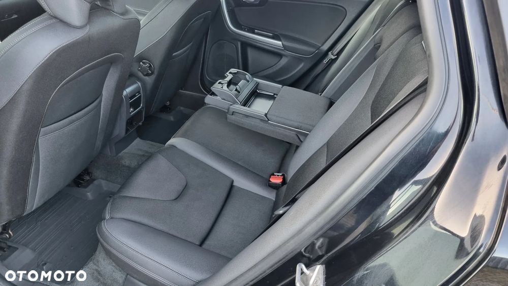 Volvo V60 D4 Momentum - 15