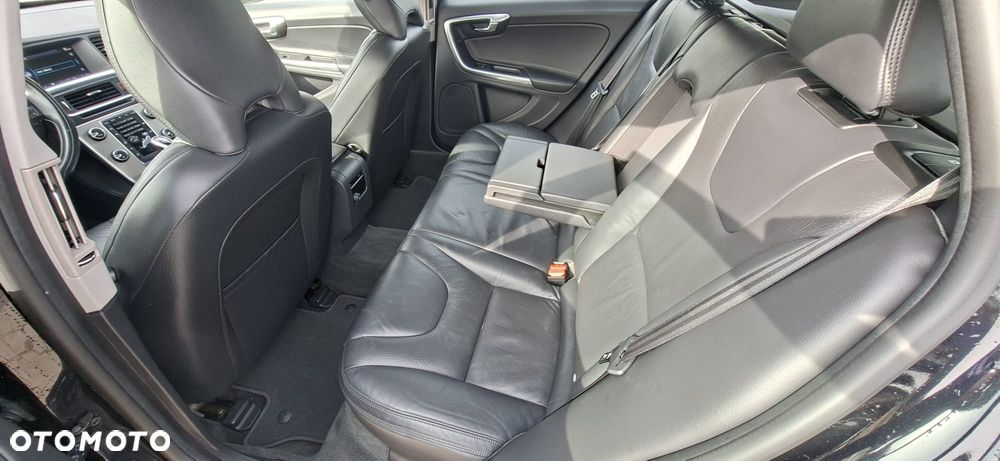 Volvo V60 D6 AWD Plug-in Hybrid Summum - 22