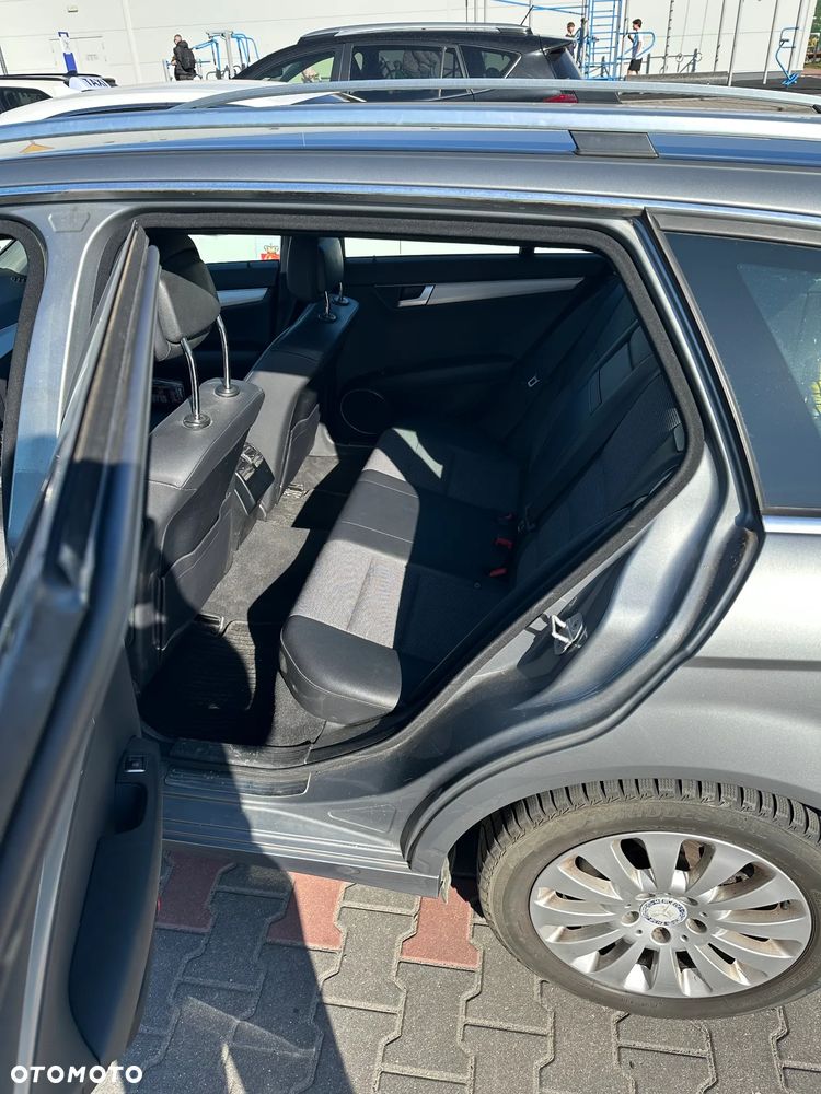 Mercedes-Benz Klasa C 180 CGI Automatik BlueEFFICIENCY Avantgarde - 6