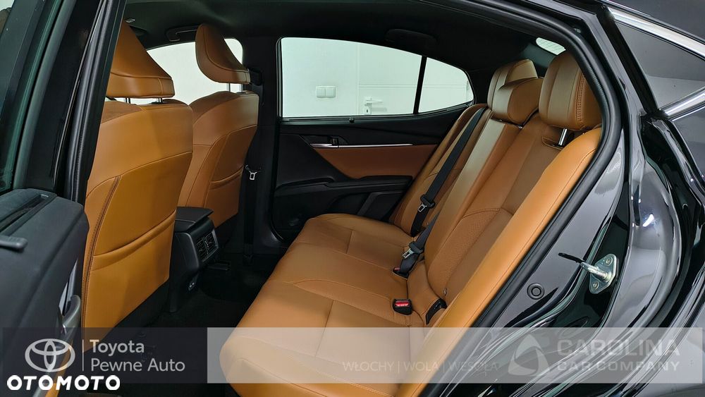 Toyota Camry - 24