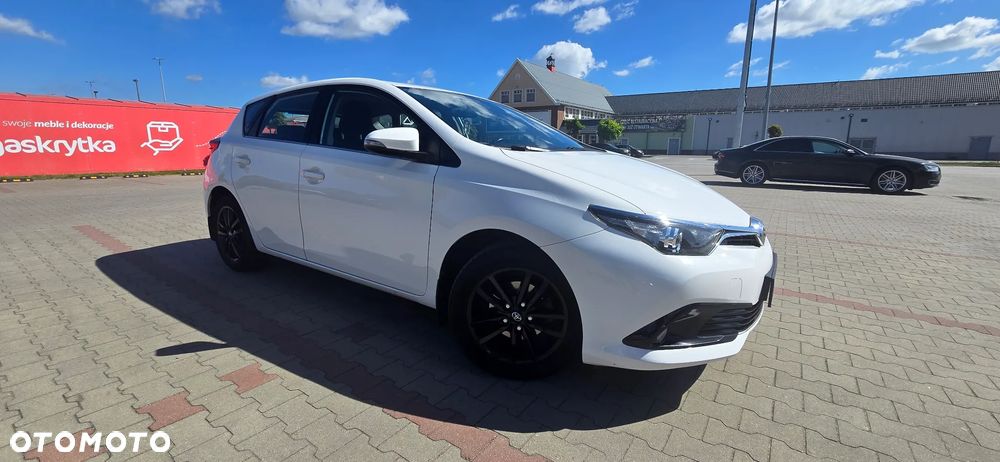 Toyota Auris 2015 photo 5