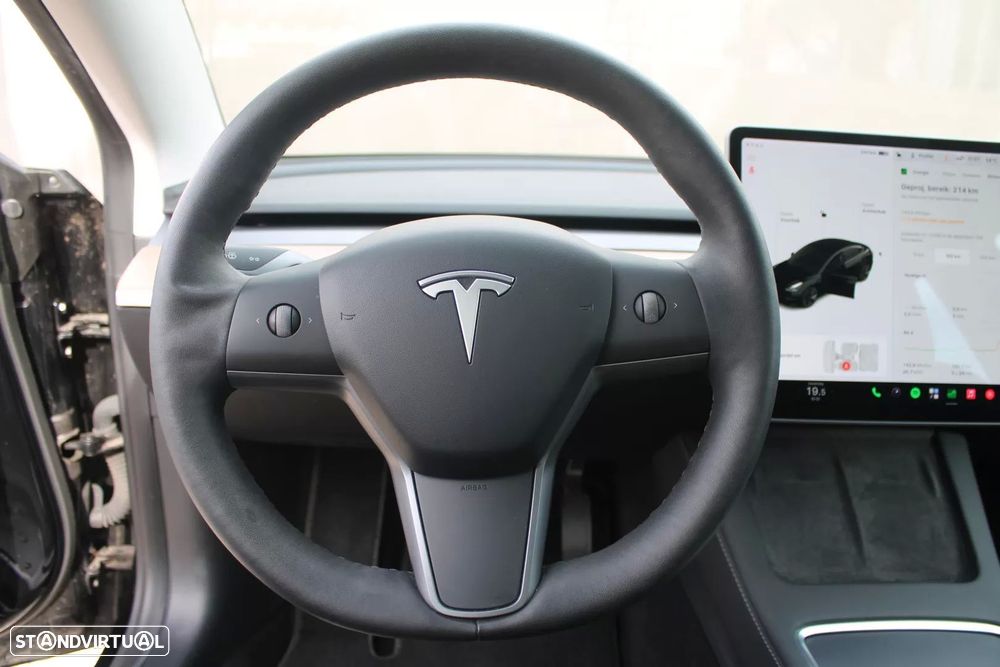 Tesla Model 3 Standard Range Plus RWD — fotografia 16