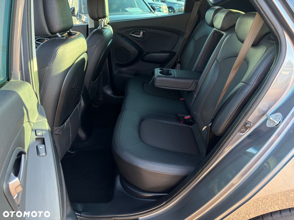 Hyundai ix35 2.0 CRDi 4WD Automatik Fifa World Cup Silver Edition - 24